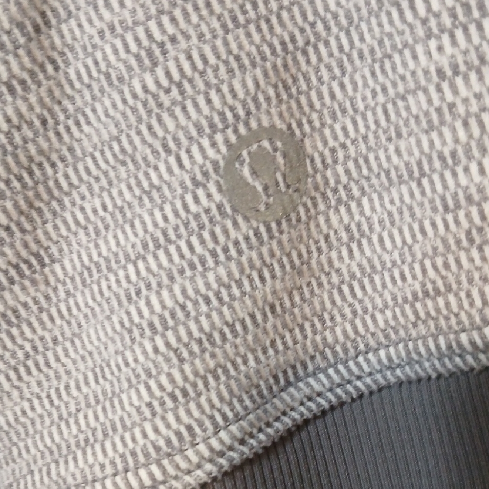 LULULEMON SPORTS TOP - Picture 4 of 11